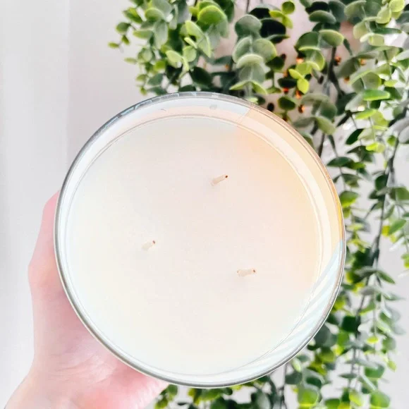 Bath & Body Works Tiki Beach 3-Wick Candle🌊🐚☀️ - Picture 2 of 3